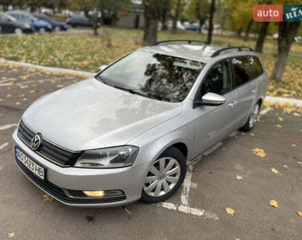Фольксваген Пассат 2013 в Ужгороде на Automoto.ua Серый Фольксваген Пассат, объемом двигателя 1.6 л и пробегом 294 тыс. км за 9499 $, фото 6 на Automoto.ua