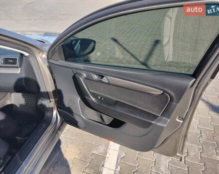 Серый Фольксваген Пассат, объемом двигателя 1.97 л и пробегом 291 тыс. км за 11000 $, фото 2 на Automoto.ua