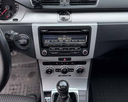 Серый Фольксваген Пассат, объемом двигателя 1.6 л и пробегом 328 тыс. км за 8499 $, фото 8 на Automoto.ua