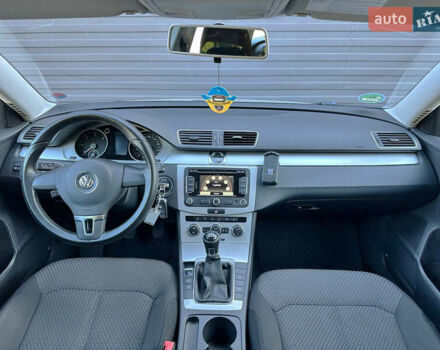 Серый Фольксваген Пассат, объемом двигателя 2 л и пробегом 241 тыс. км за 12500 $, фото 5 на Automoto.ua