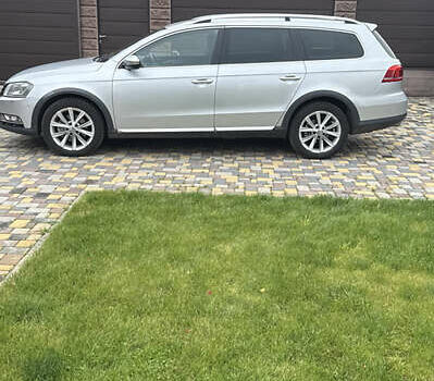 Фольксваген Пассат 2013 в Дубровице на Automoto.ua Серый Фольксваген Пассат, объемом двигателя 1.97 л и пробегом 332 тыс. км за 10500 $, фото 5 на Automoto.ua