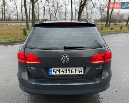 Серый Фольксваген Пассат, объемом двигателя 1.6 л и пробегом 328 тыс. км за 8499 $, фото 3 на Automoto.ua