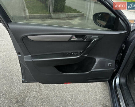 Серый Фольксваген Пассат, объемом двигателя 2 л и пробегом 256 тыс. км за 10999 $, фото 20 на Automoto.ua