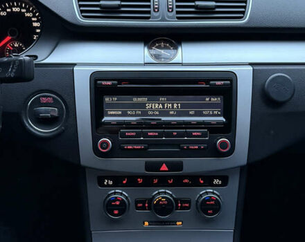 Серый Фольксваген Пассат, объемом двигателя 1.6 л и пробегом 301 тыс. км за 10200 $, фото 20 на Automoto.ua