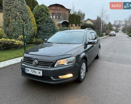 Серый Фольксваген Пассат, объемом двигателя 1.6 л и пробегом 301 тыс. км за 10200 $, фото 5 на Automoto.ua