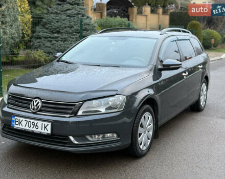 Серый Фольксваген Пассат, объемом двигателя 1.6 л и пробегом 301 тыс. км за 10200 $, фото 1 на Automoto.ua