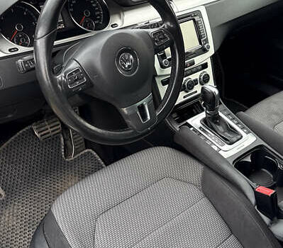 Фольксваген Пассат 2013 в Дубровице на Automoto.ua Серый Фольксваген Пассат, объемом двигателя 1.97 л и пробегом 332 тыс. км за 10500 $, фото 7 на Automoto.ua