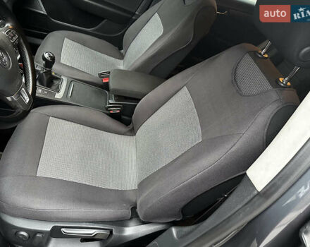 Серый Фольксваген Пассат, объемом двигателя 2 л и пробегом 256 тыс. км за 10999 $, фото 16 на Automoto.ua