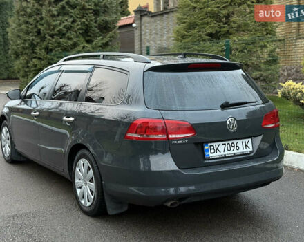 Серый Фольксваген Пассат, объемом двигателя 1.6 л и пробегом 301 тыс. км за 10200 $, фото 4 на Automoto.ua