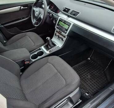 Серый Фольксваген Пассат, объемом двигателя 1.6 л и пробегом 228 тыс. км за 10499 $, фото 18 на Automoto.ua