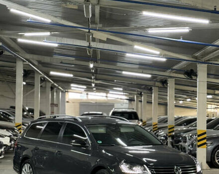 Серый Фольксваген Пассат, объемом двигателя 2 л и пробегом 220 тыс. км за 12900 $, фото 2 на Automoto.ua