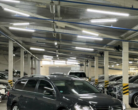 Серый Фольксваген Пассат, объемом двигателя 2 л и пробегом 220 тыс. км за 12900 $, фото 1 на Automoto.ua