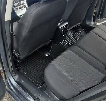 Серый Фольксваген Пассат, объемом двигателя 1.6 л и пробегом 228 тыс. км за 10499 $, фото 7 на Automoto.ua