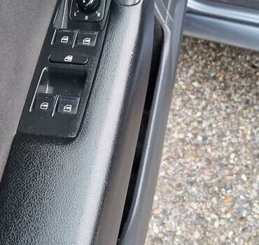 Серый Фольксваген Пассат, объемом двигателя 1.6 л и пробегом 228 тыс. км за 10499 $, фото 12 на Automoto.ua