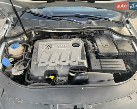 Серый Фольксваген Пассат, объемом двигателя 1.97 л и пробегом 287 тыс. км за 9750 $, фото 5 на Automoto.ua