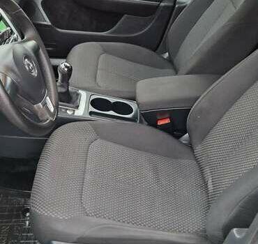 Серый Фольксваген Пассат, объемом двигателя 1.6 л и пробегом 228 тыс. км за 10499 $, фото 11 на Automoto.ua