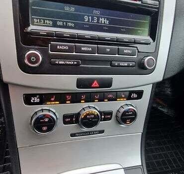 Серый Фольксваген Пассат, объемом двигателя 1.6 л и пробегом 228 тыс. км за 10499 $, фото 15 на Automoto.ua