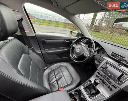 Сірий Фольксваген Пассат, об'ємом двигуна 1.6 л та пробігом 240 тис. км за 12799 $, фото 13 на Automoto.ua