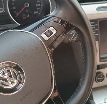 Серый Фольксваген Пассат, объемом двигателя 1.6 л и пробегом 235 тыс. км за 12800 $, фото 71 на Automoto.ua