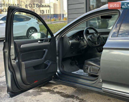 Серый Фольксваген Пассат, объемом двигателя 2 л и пробегом 370 тыс. км за 13999 $, фото 21 на Automoto.ua