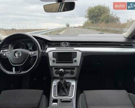 Серый Фольксваген Пассат, объемом двигателя 1.6 л и пробегом 325 тыс. км за 12200 $, фото 11 на Automoto.ua