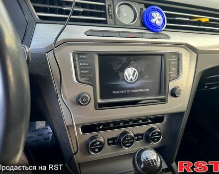 Серый Фольксваген Пассат, объемом двигателя 1.6 л и пробегом 336 тыс. км за 12900 $, фото 6 на Automoto.ua