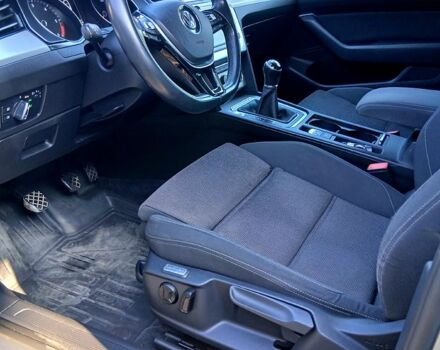 Серый Фольксваген Пассат, объемом двигателя 1.6 л и пробегом 221 тыс. км за 12800 $, фото 4 на Automoto.ua