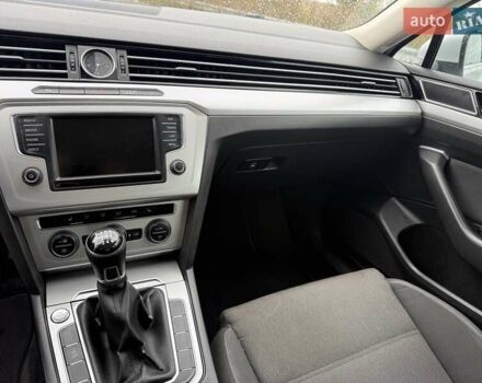 Серый Фольксваген Пассат, объемом двигателя 1.6 л и пробегом 325 тыс. км за 12200 $, фото 12 на Automoto.ua