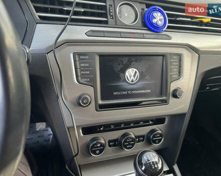 Серый Фольксваген Пассат, объемом двигателя 1.6 л и пробегом 335 тыс. км за 12900 $, фото 15 на Automoto.ua