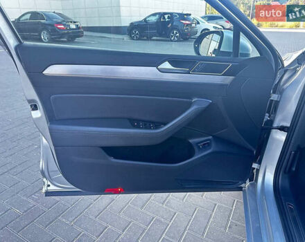 Серый Фольксваген Пассат, объемом двигателя 1.97 л и пробегом 207 тыс. км за 17000 $, фото 6 на Automoto.ua