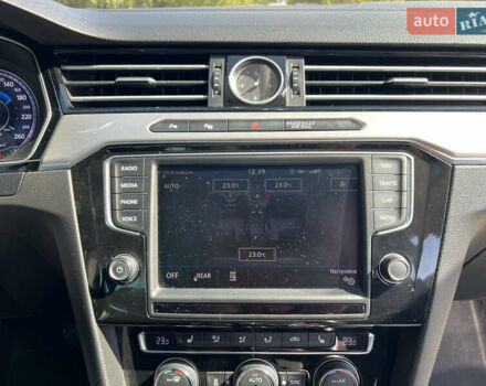 Серый Фольксваген Пассат, объемом двигателя 1.97 л и пробегом 315 тыс. км за 18000 $, фото 35 на Automoto.ua