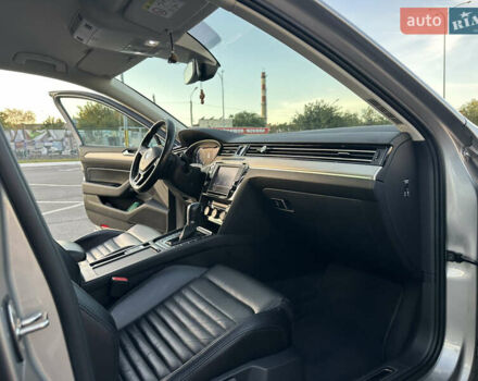 Серый Фольксваген Пассат, объемом двигателя 1.97 л и пробегом 208 тыс. км за 18000 $, фото 8 на Automoto.ua