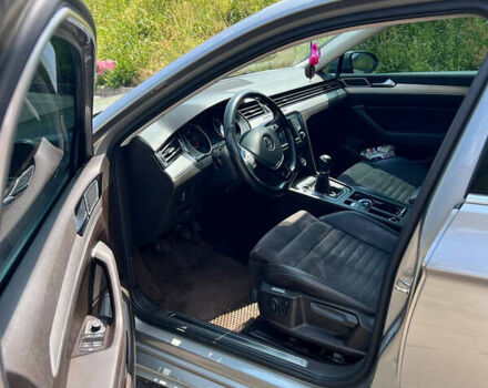 Серый Фольксваген Пассат, объемом двигателя 1.6 л и пробегом 305 тыс. км за 14000 $, фото 13 на Automoto.ua