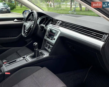 Серый Фольксваген Пассат, объемом двигателя 1.97 л и пробегом 310 тыс. км за 14000 $, фото 2 на Automoto.ua