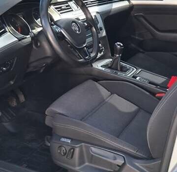 Серый Фольксваген Пассат, объемом двигателя 1.97 л и пробегом 328 тыс. км за 13900 $, фото 27 на Automoto.ua