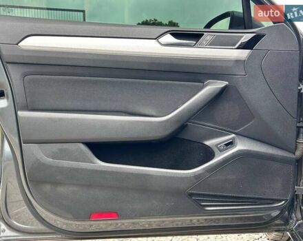 Серый Фольксваген Пассат, объемом двигателя 1.97 л и пробегом 334 тыс. км за 13000 $, фото 11 на Automoto.ua