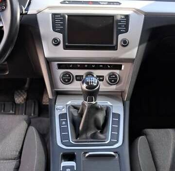 Серый Фольксваген Пассат, объемом двигателя 1.97 л и пробегом 328 тыс. км за 13900 $, фото 30 на Automoto.ua