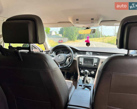 Серый Фольксваген Пассат, объемом двигателя 1.6 л и пробегом 305 тыс. км за 14000 $, фото 4 на Automoto.ua