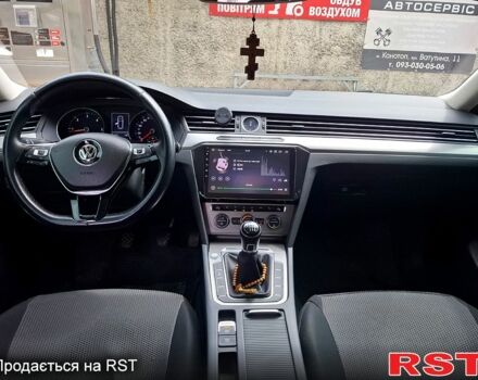 Серый Фольксваген Пассат, объемом двигателя 1.6 л и пробегом 288 тыс. км за 13200 $, фото 2 на Automoto.ua