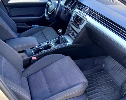 Серый Фольксваген Пассат, объемом двигателя 1.6 л и пробегом 221 тыс. км за 12800 $, фото 1 на Automoto.ua