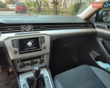 Сірий Фольксваген Пассат, об'ємом двигуна 1.6 л та пробігом 216 тис. км за 14800 $, фото 4 на Automoto.ua