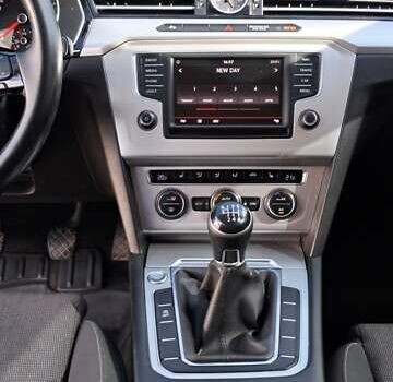 Серый Фольксваген Пассат, объемом двигателя 1.97 л и пробегом 328 тыс. км за 13900 $, фото 29 на Automoto.ua