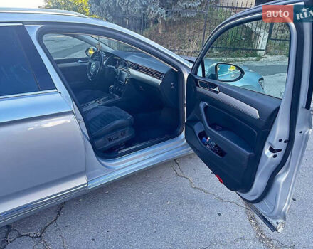 Серый Фольксваген Пассат, объемом двигателя 1.97 л и пробегом 207 тыс. км за 17000 $, фото 5 на Automoto.ua