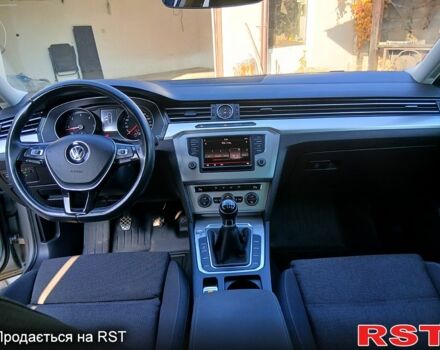 Серый Фольксваген Пассат, объемом двигателя 1.6 л и пробегом 221 тыс. км за 12800 $, фото 2 на Automoto.ua