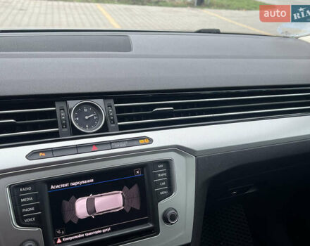 Серый Фольксваген Пассат, объемом двигателя 1.6 л и пробегом 263 тыс. км за 13500 $, фото 17 на Automoto.ua