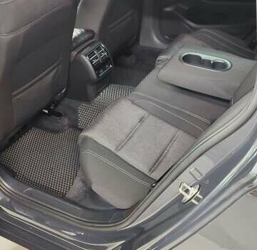 Серый Фольксваген Пассат, объемом двигателя 1.97 л и пробегом 258 тыс. км за 14200 $, фото 6 на Automoto.ua