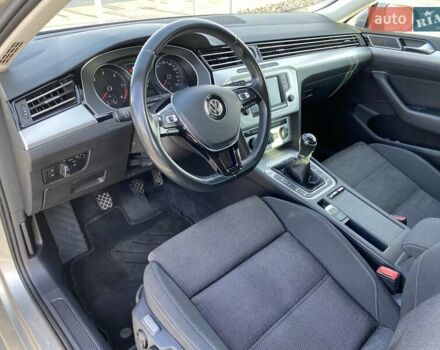 Сірий Фольксваген Пассат, об'ємом двигуна 1.6 л та пробігом 257 тис. км за 13300 $, фото 24 на Automoto.ua