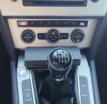 Серый Фольксваген Пассат, объемом двигателя 1.97 л и пробегом 258 тыс. км за 14200 $, фото 11 на Automoto.ua