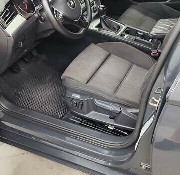 Серый Фольксваген Пассат, объемом двигателя 1.97 л и пробегом 258 тыс. км за 14200 $, фото 3 на Automoto.ua