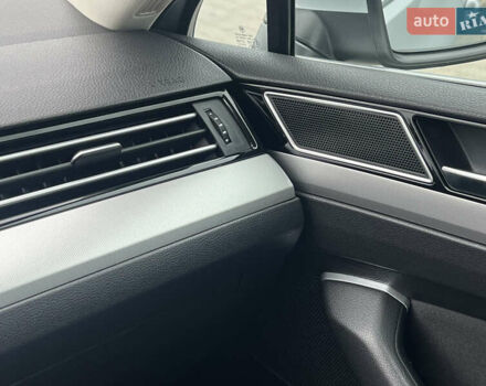 Серый Фольксваген Пассат, объемом двигателя 1.6 л и пробегом 263 тыс. км за 13500 $, фото 20 на Automoto.ua